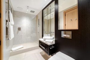 51322_KYC240485_L_IMG_11_0000