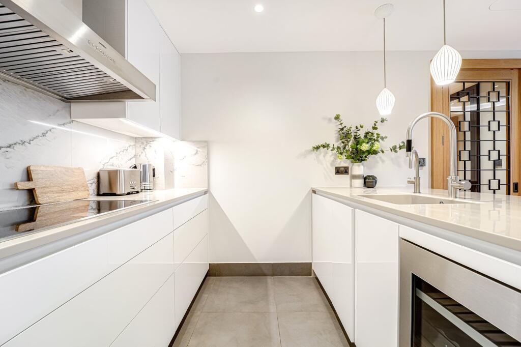 51322_KYC240485_L_IMG_12_0000