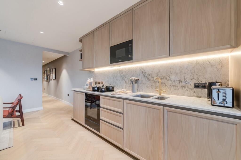 63025_KYC250033_L_IMG_06_0000