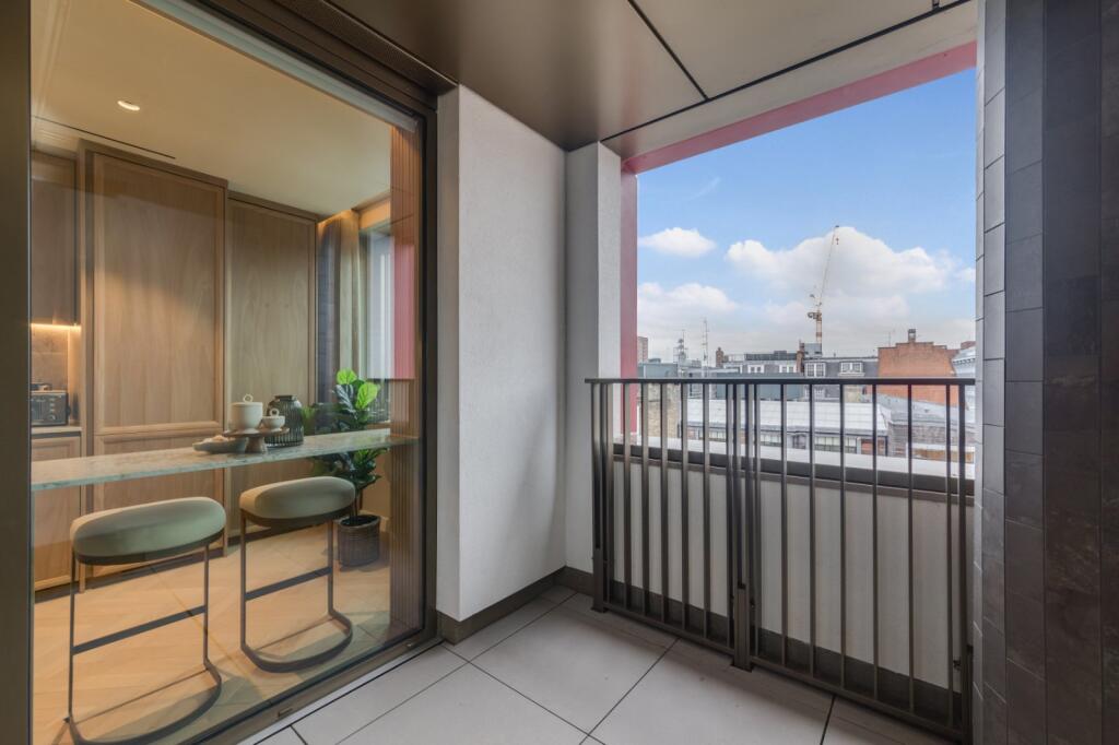 63025_KYC250033_L_IMG_08_0000