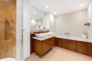 51319_KYC250163_L_IMG_04_0000