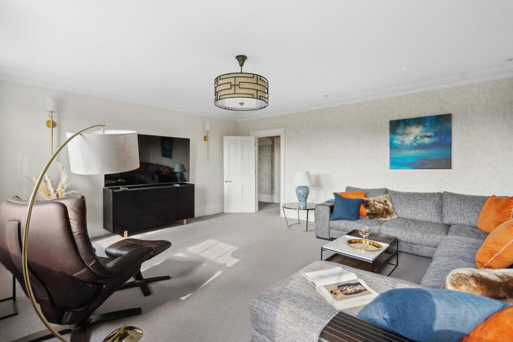 63031_KYC240468_L_IMG_05_0000