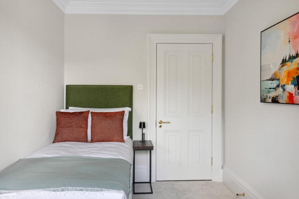 63031_KYC240468_L_IMG_16_0000