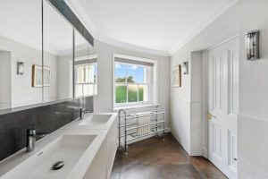 63031_KYC240468_L_IMG_24_0000