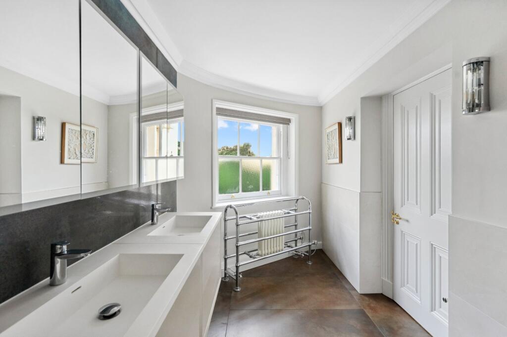 63031_KYC240468_L_IMG_24_0000