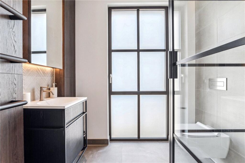 48606_MYL250041_L_IMG_09_0000