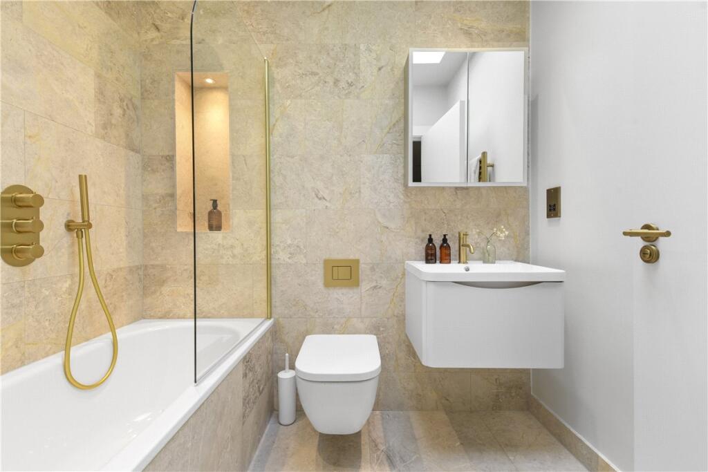 48606_MYL250060_L_IMG_23_0000