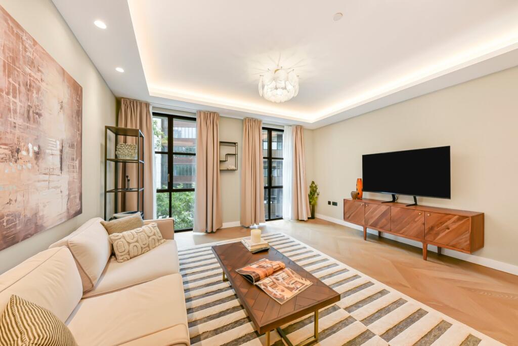 63025_KYC250158_L_IMG_03_0000