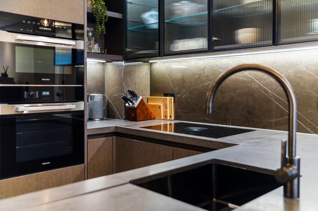 63025_KYC250158_L_IMG_11_0000