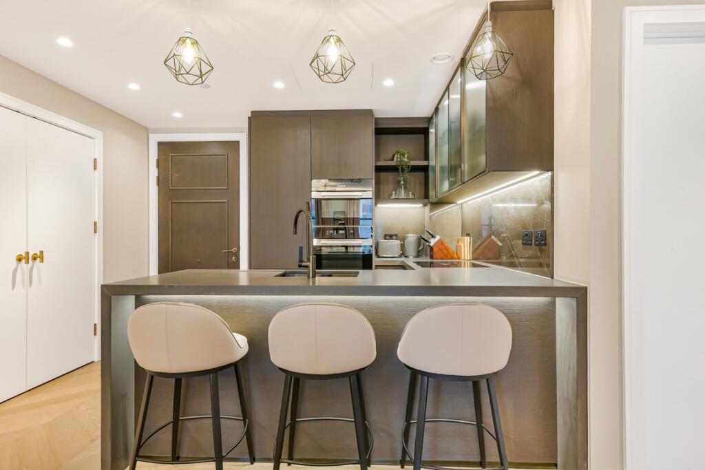 63025_KYC250158_L_IMG_13_0000