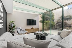 63031_KYC250142_L_IMG_01_0000