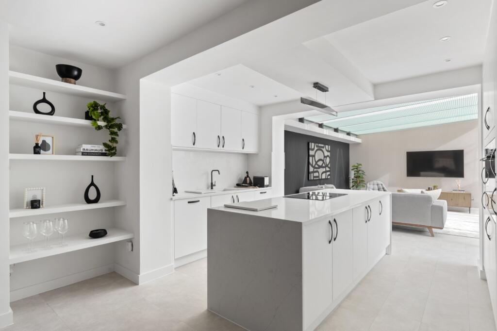 63031_KYC250142_L_IMG_03_0000