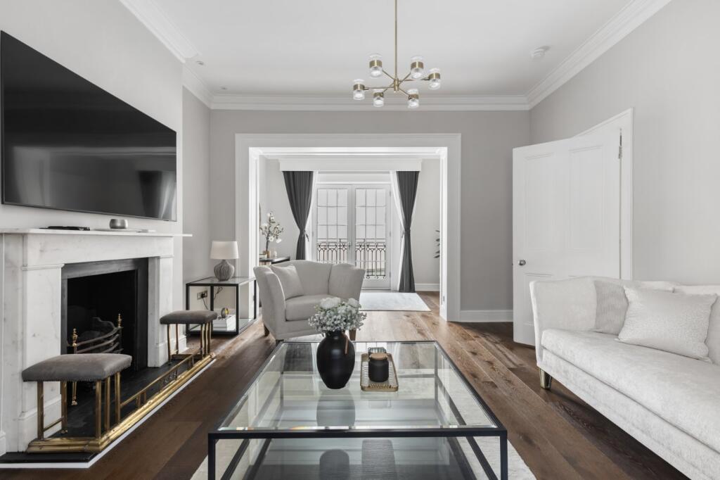 63031_KYC250142_L_IMG_04_0000