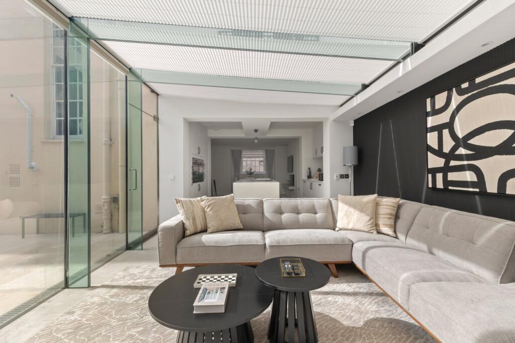 63031_KYC250142_L_IMG_06_0000