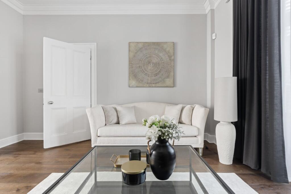 63031_KYC250142_L_IMG_12_0000