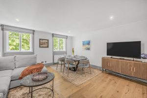 244-0_KYC250173_L_IMG_01_0000