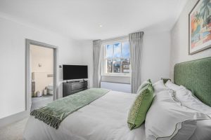 244-0_KYC250173_L_IMG_02_0000