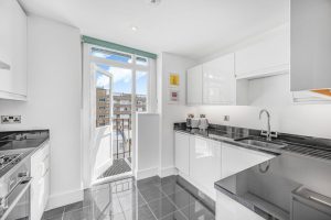 244-0_KYC250173_L_IMG_03_0000