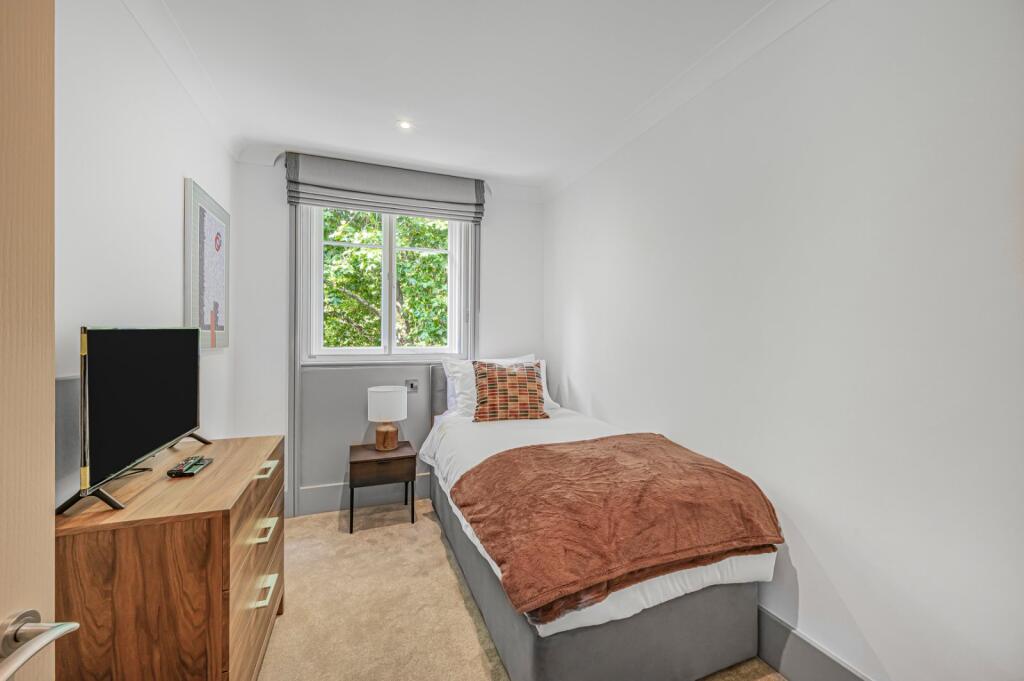 244-0_KYC250173_L_IMG_10_0000