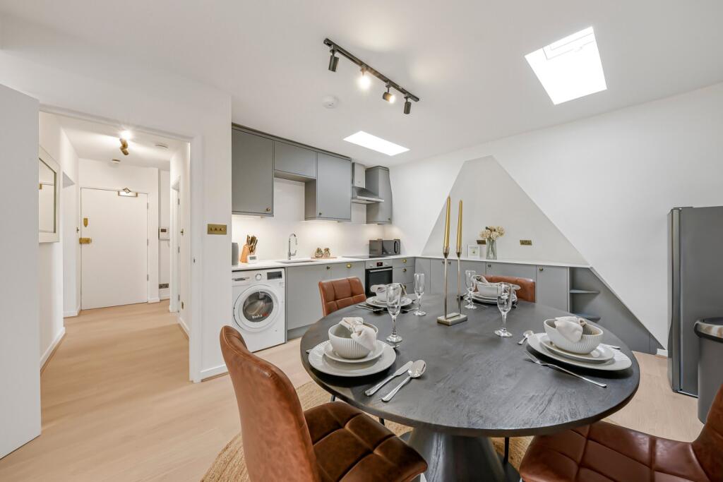 51295_KYC250005_L_IMG_11_0000